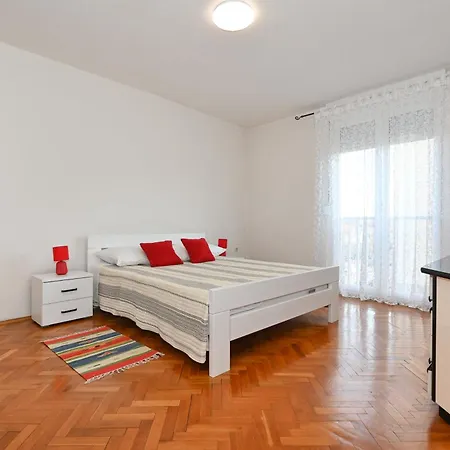 Apartment Mara *