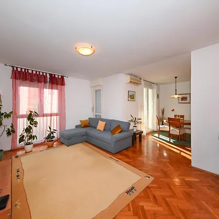Mara Apartment *