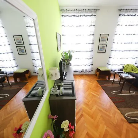 Mara Apartman *
